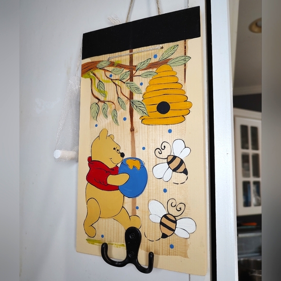 Hand Painted Winnie The Pooh Wooden chalkboard wall sign with hooks honey & bees - Picture 5 of 7